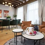 Martin\'s Relais