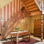 Martin\'s Relais